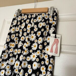 NEW daisy print stretchy pants knit flare